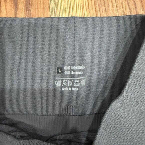 HALARA High-Waisted Gray Leggings - Picture 7 of 10